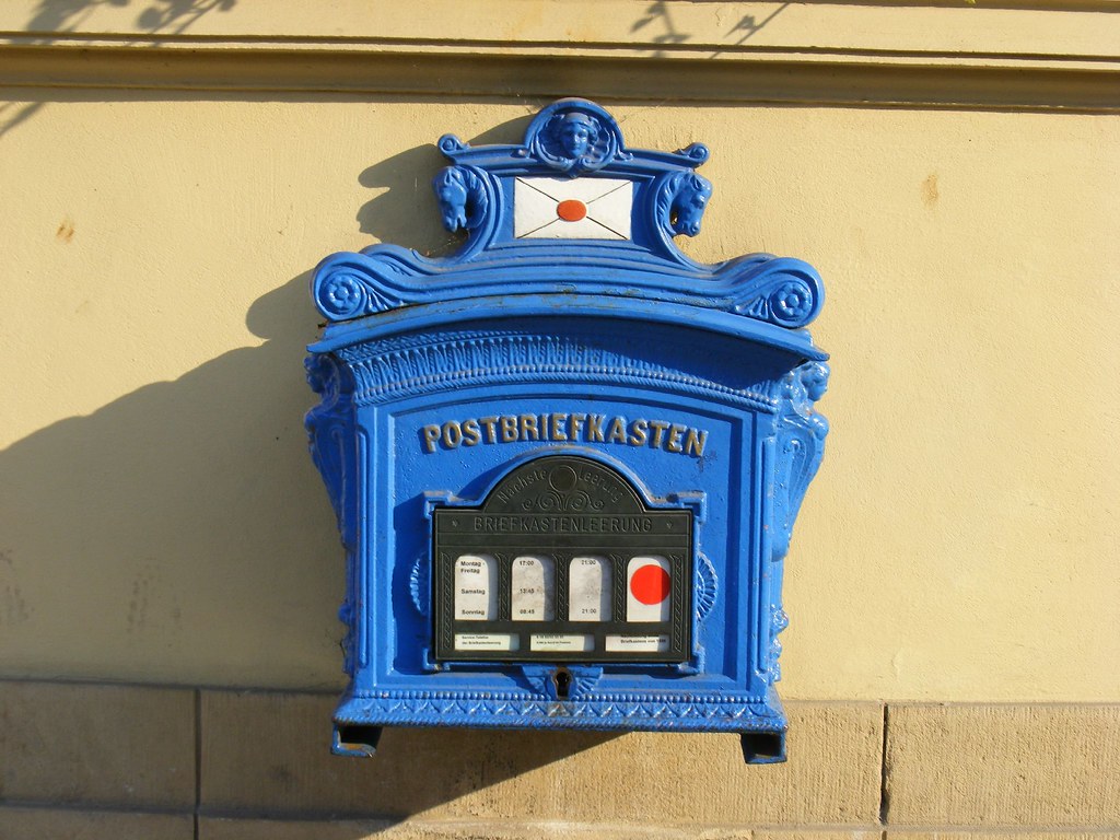 Blauer Briefkasten