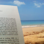 Ein Buch am Strand